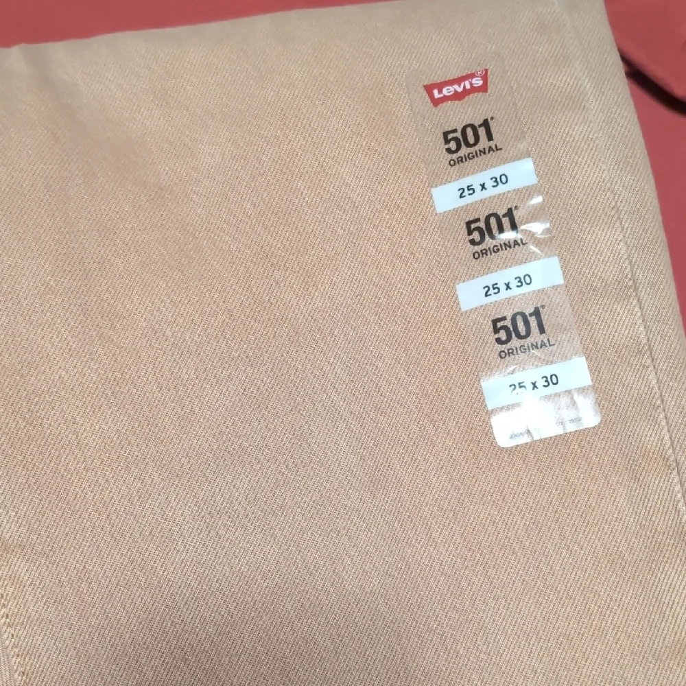 NWT Levi's 501 Original Straight Leg Jeans in Tan - Picture 4 of 5